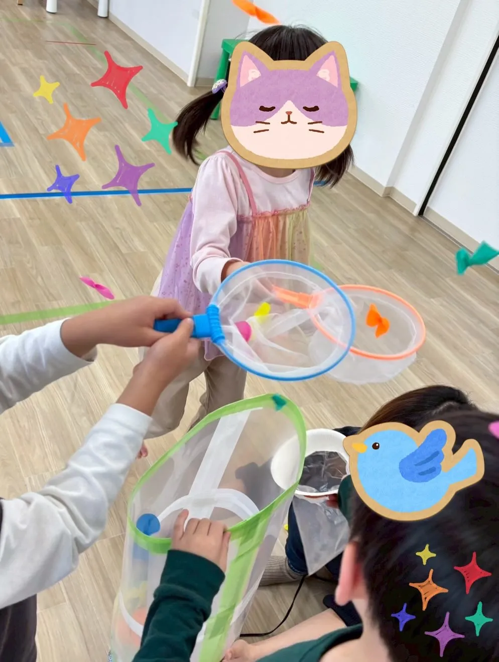 お部屋の中で、お魚キャッチゲームをしました🐟