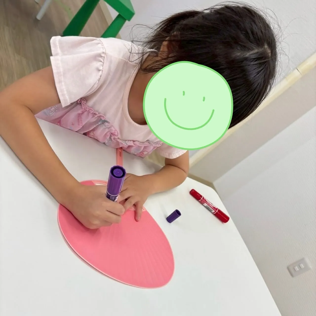 今日は、夏祭り準備第一弾としてうちわ作りをしました👏