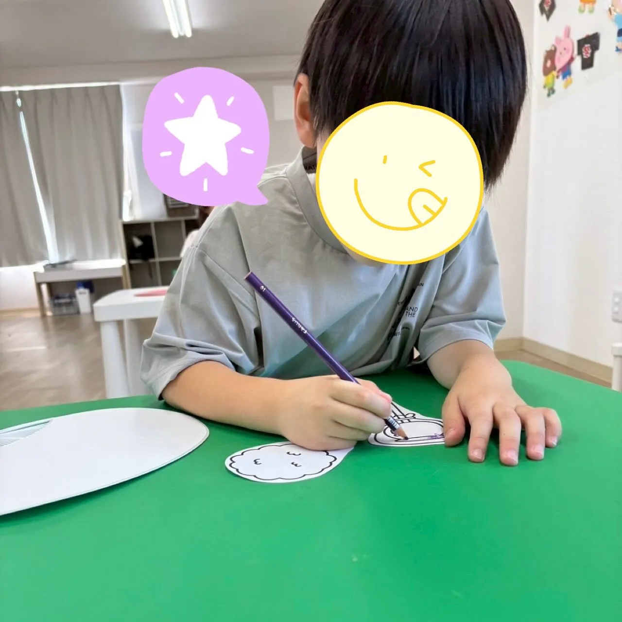今日は、夏祭り準備第一弾としてうちわ作りをしました👏