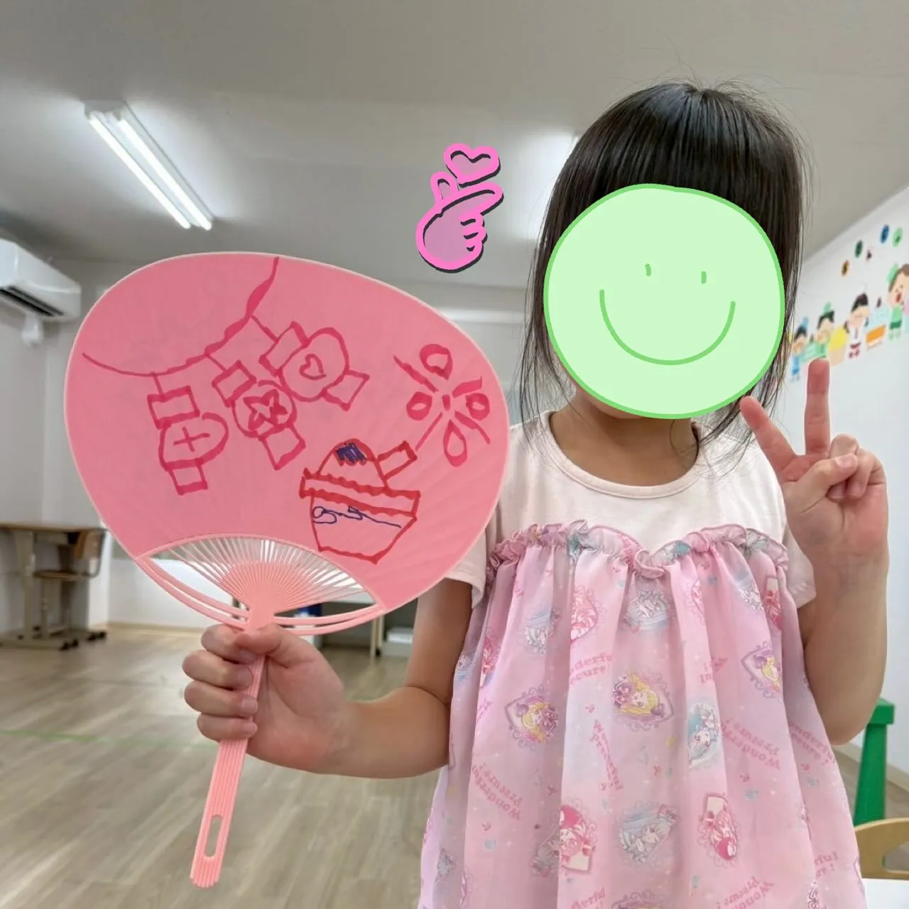 今日は、夏祭り準備第一弾としてうちわ作りをしました👏