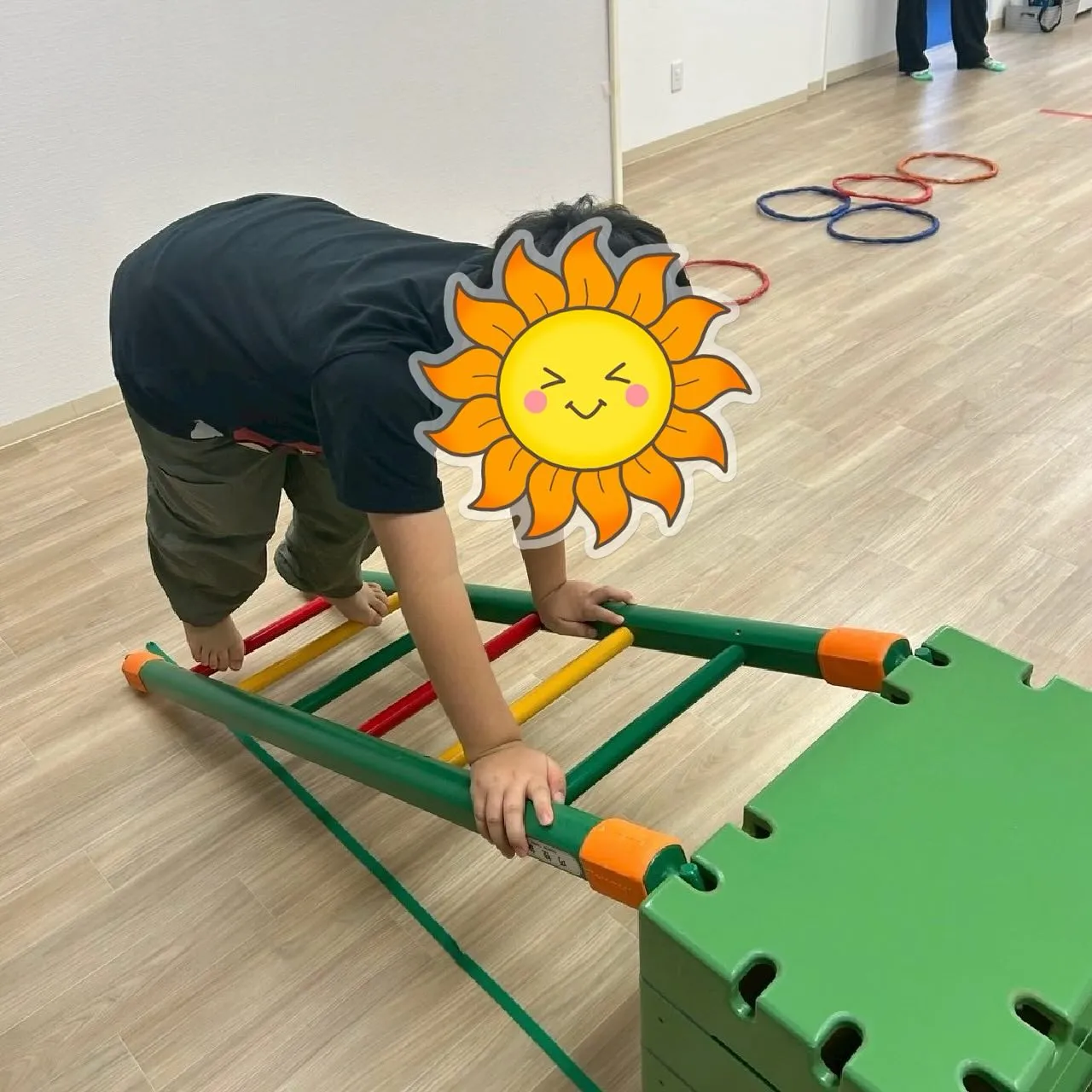 今日は、みんなでケンケンパーやはしご•平均台にバランスストー...